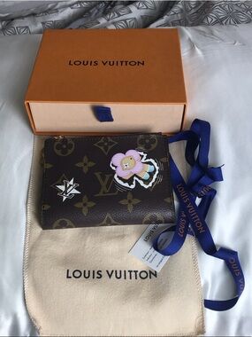Louis Vuitton Lisa wallet Monogram vivienne winter frost collection